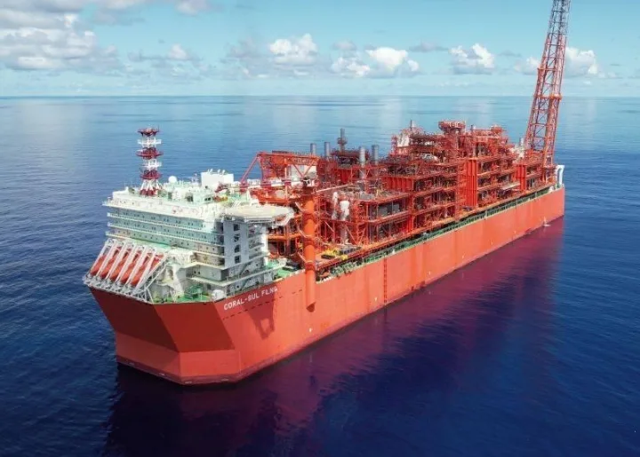 Plataforma Flutuante na extração de Petróleo